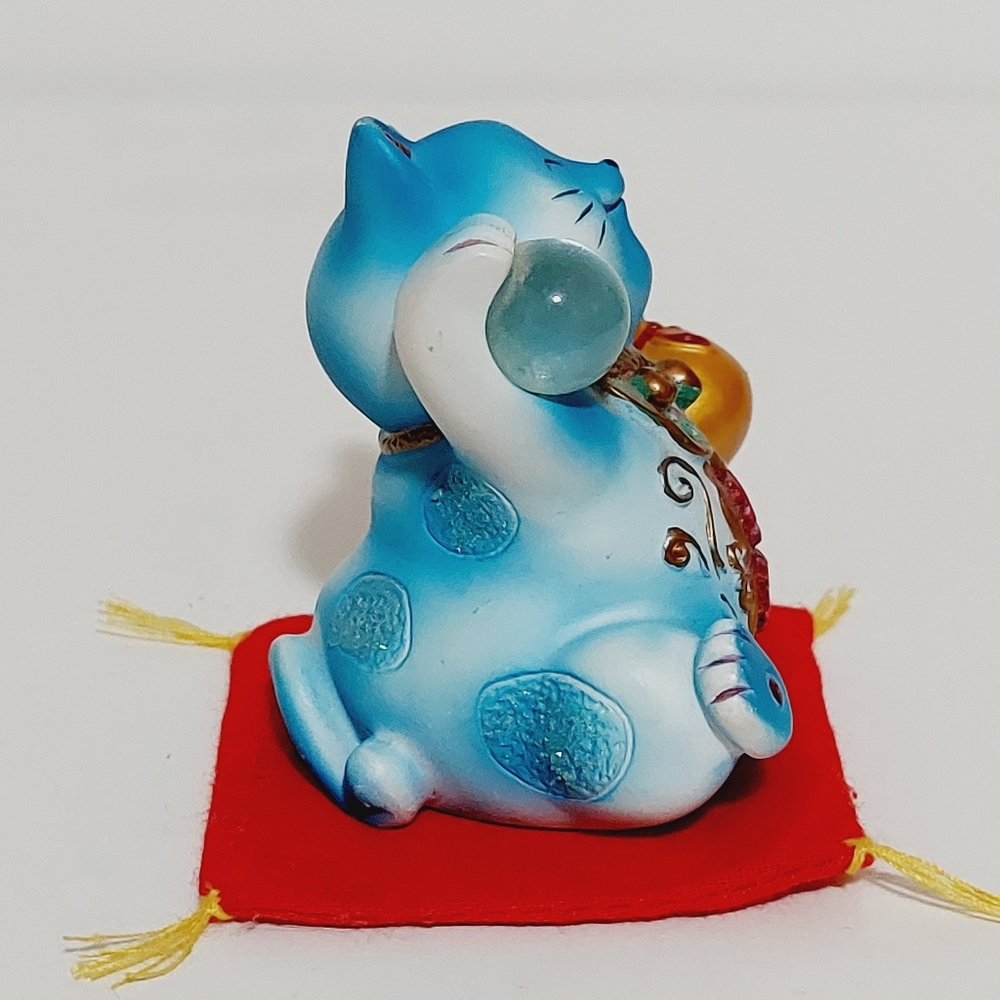 3" Blue Maneki Neko Cat Figurine Red Pillow Kao Miao Chuang Glass Ball Gourd - Picture 4 of 12
